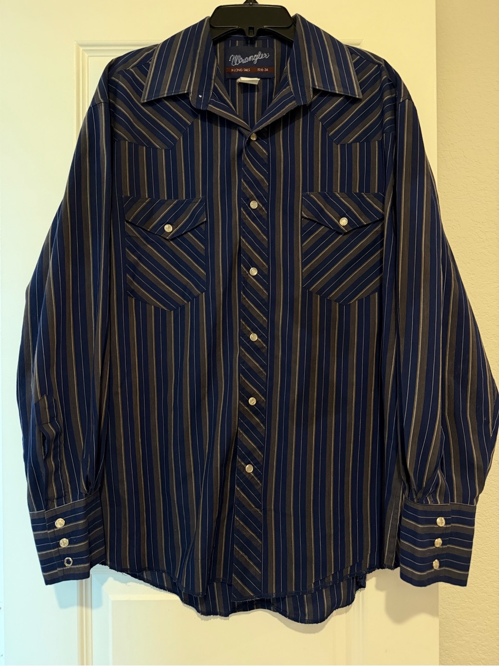 Vintage Wrangler Men’s Medium Pearl Snap Western Shirt Striped X-Long Tails - Picture 1 of 7